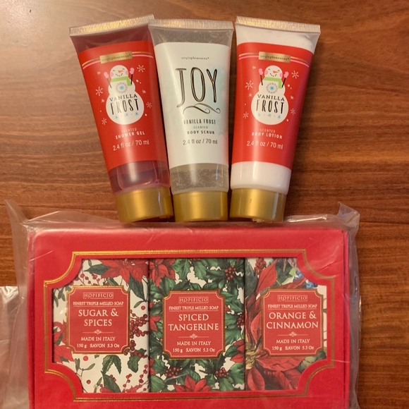 Other - Vanilla Frost Bath Set & Holiday Soap Set